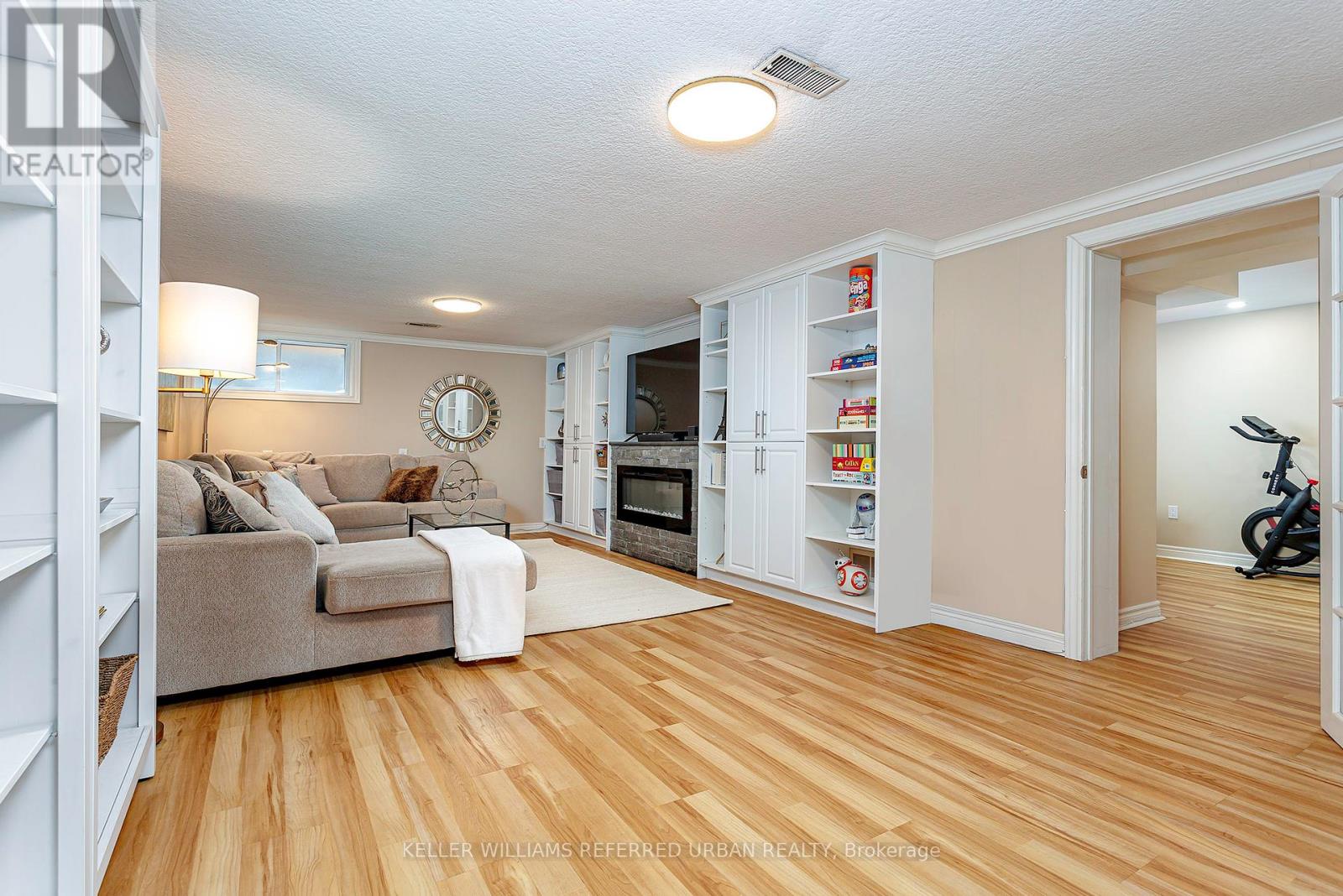 8 Markwood Crescent, Toronto (markland Wood), Ontario