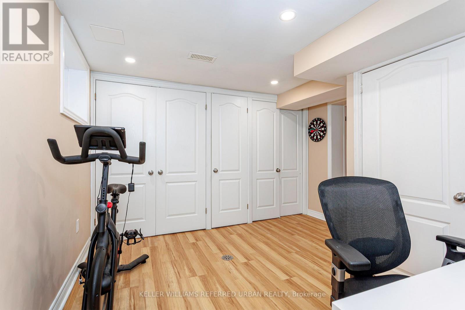 8 Markwood Crescent, Toronto (markland Wood), Ontario