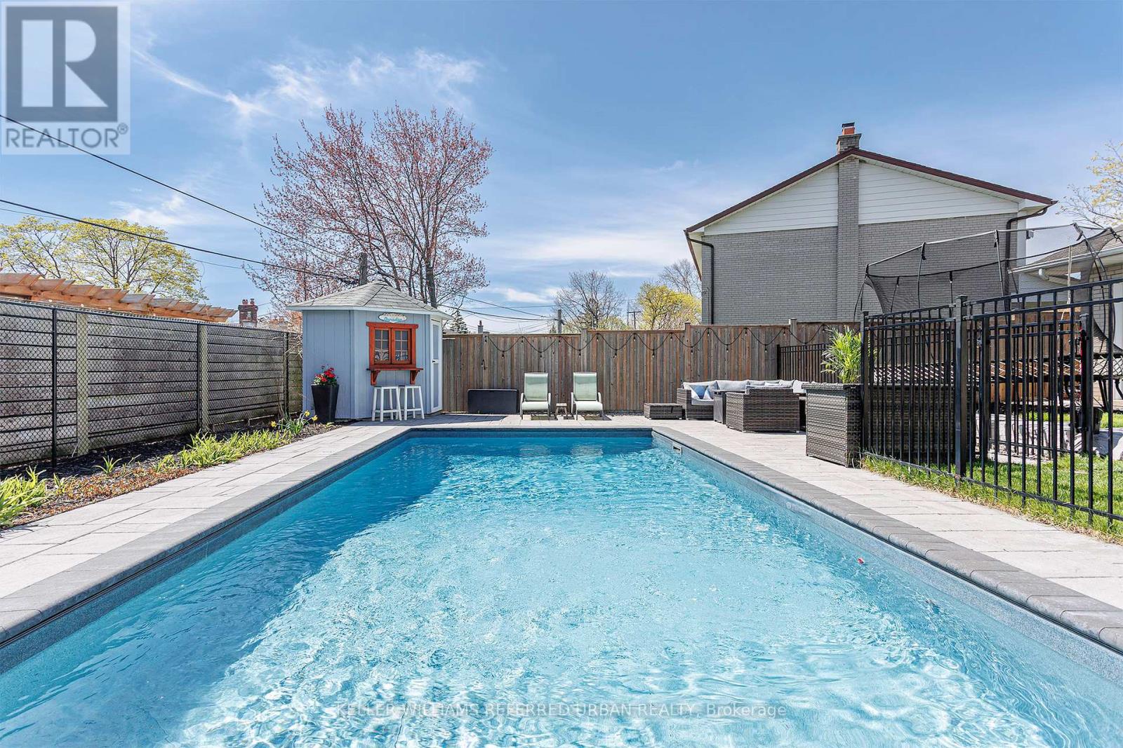 8 Markwood Crescent, Toronto (markland Wood), Ontario