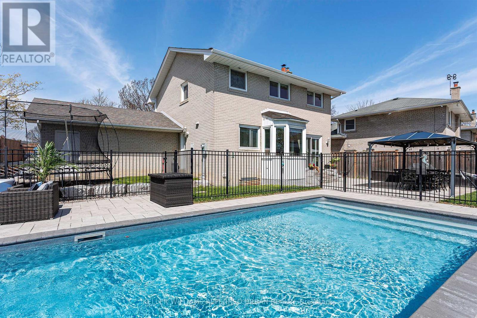 8 Markwood Crescent, Toronto (markland Wood), Ontario