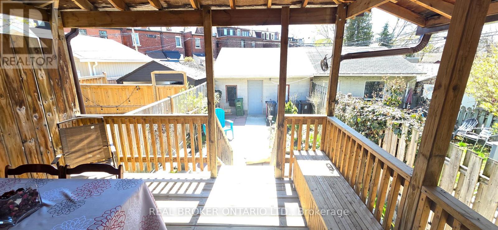 17 Howard Park Avenue, Toronto (roncesvalles), Ontario