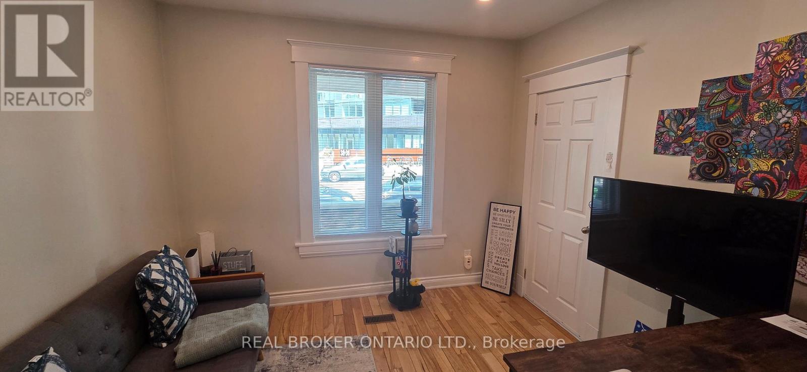 17 Howard Park Avenue, Toronto (roncesvalles), Ontario