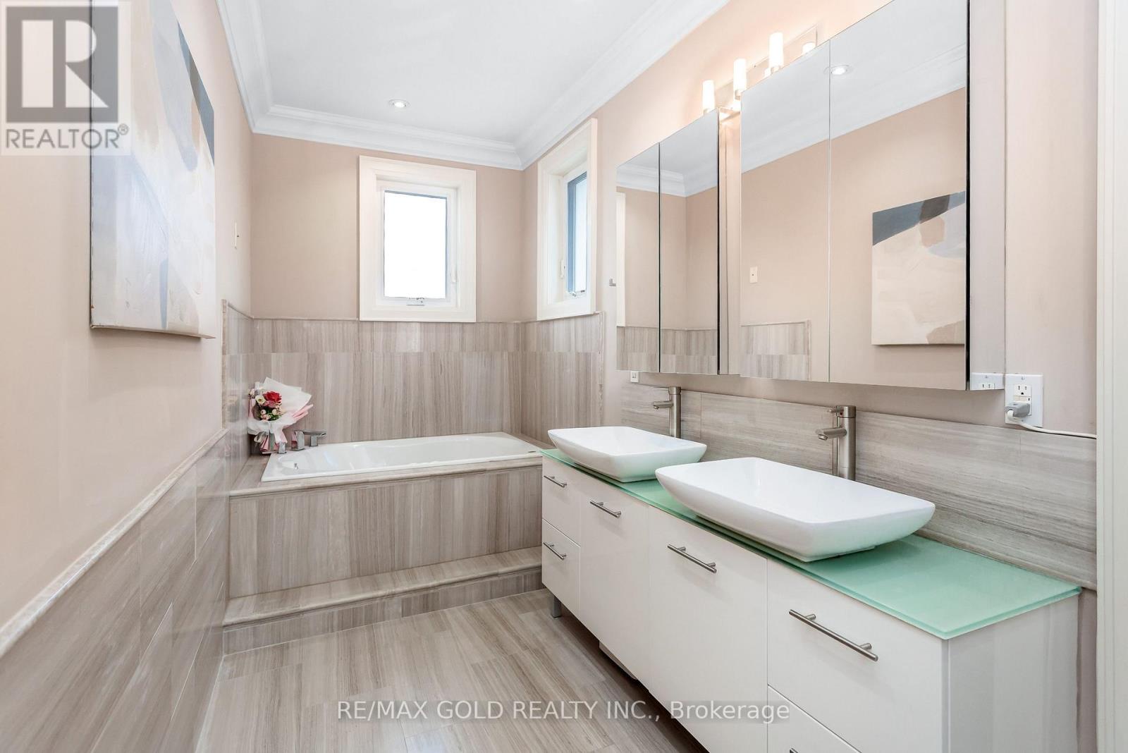 1 Lissom Crescent, Toronto (newtonbrook West), Ontario