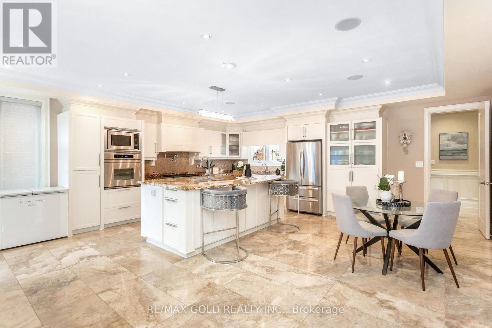 1 Lissom Crescent, Toronto (newtonbrook West), Ontario