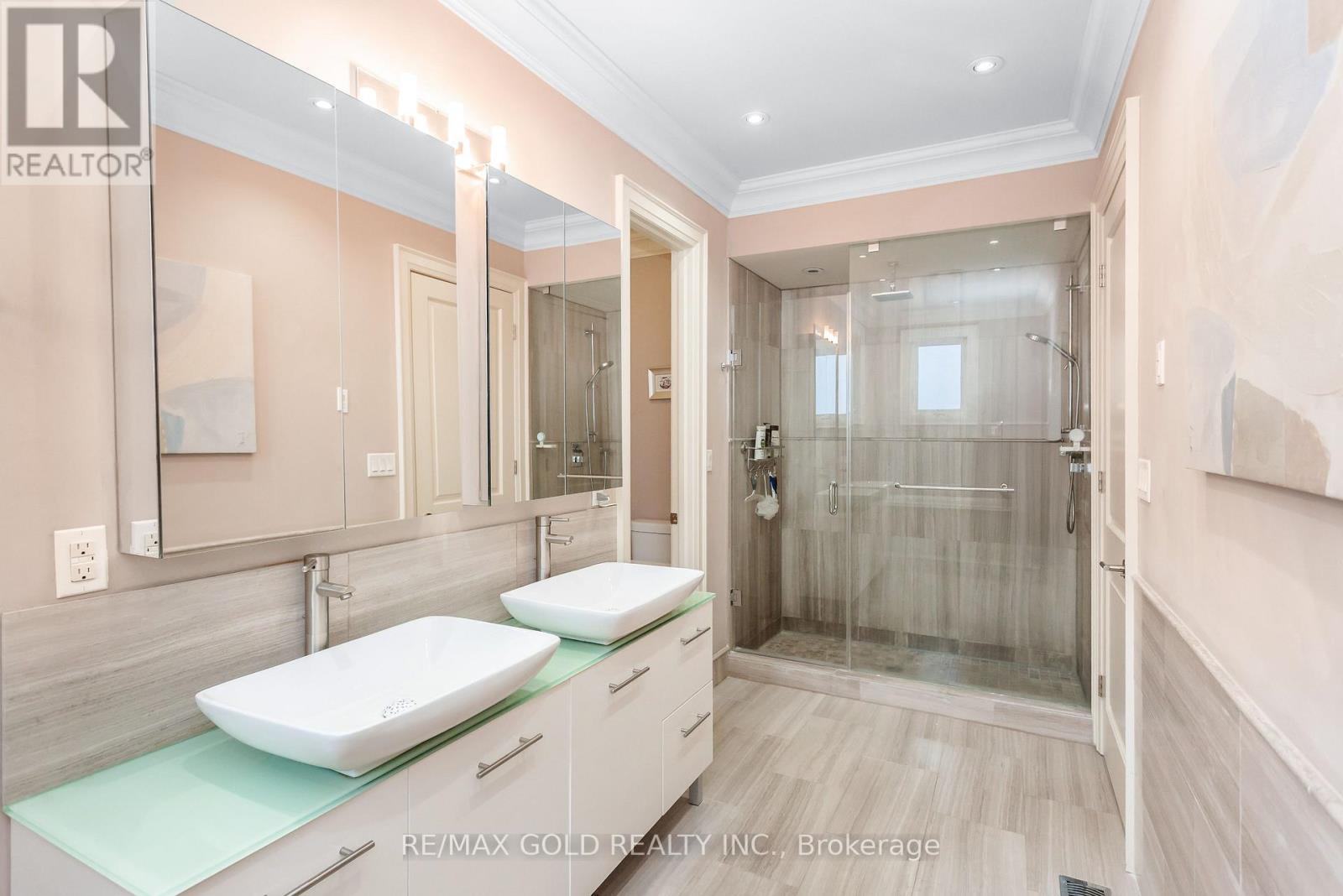1 Lissom Crescent, Toronto (newtonbrook West), Ontario