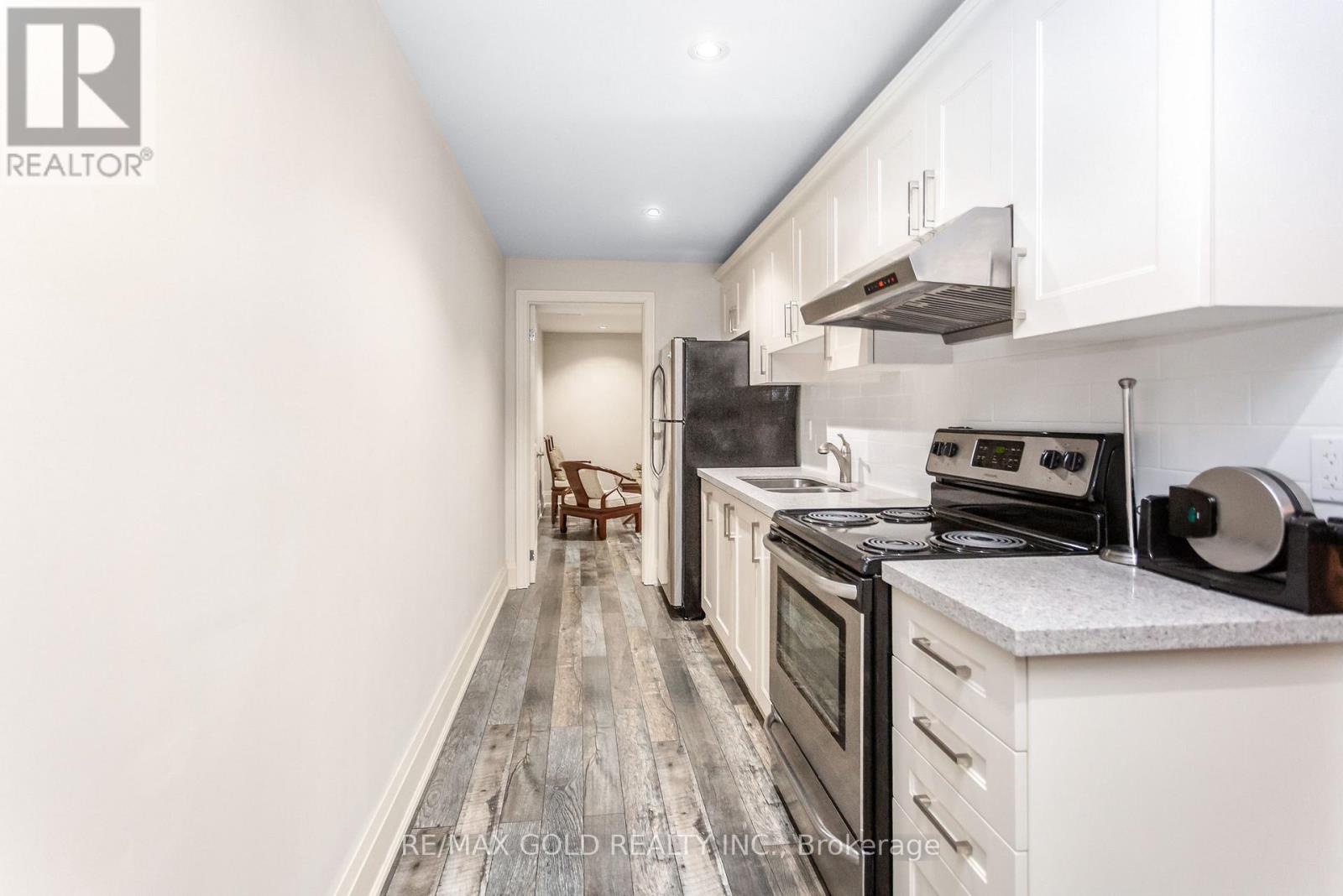 1 Lissom Crescent, Toronto (newtonbrook West), Ontario