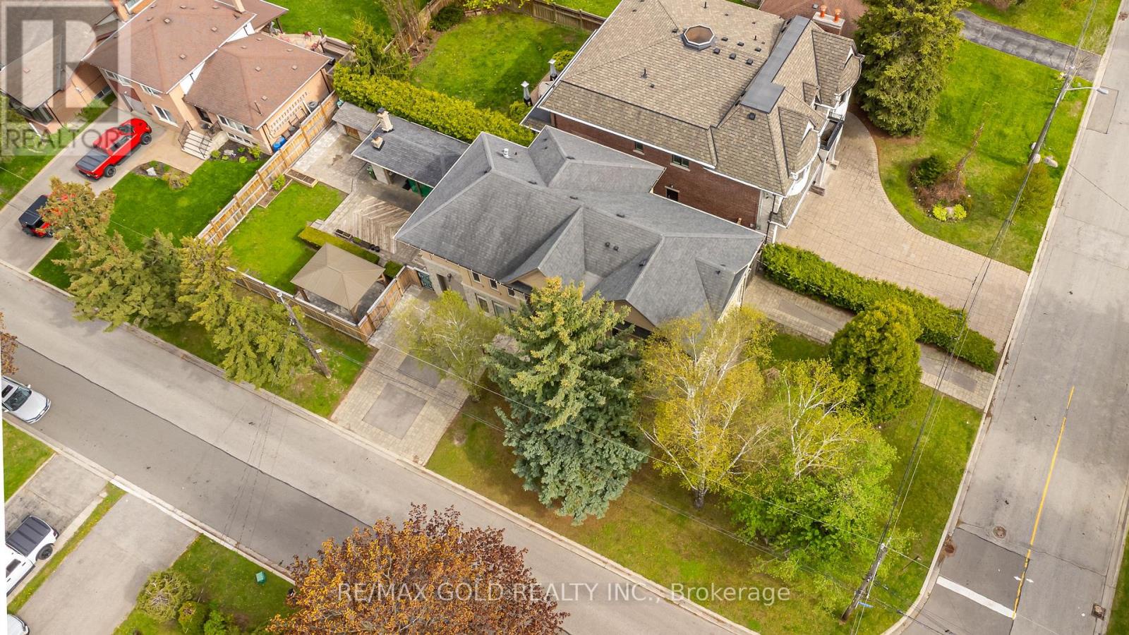 1 Lissom Crescent, Toronto (newtonbrook West), Ontario