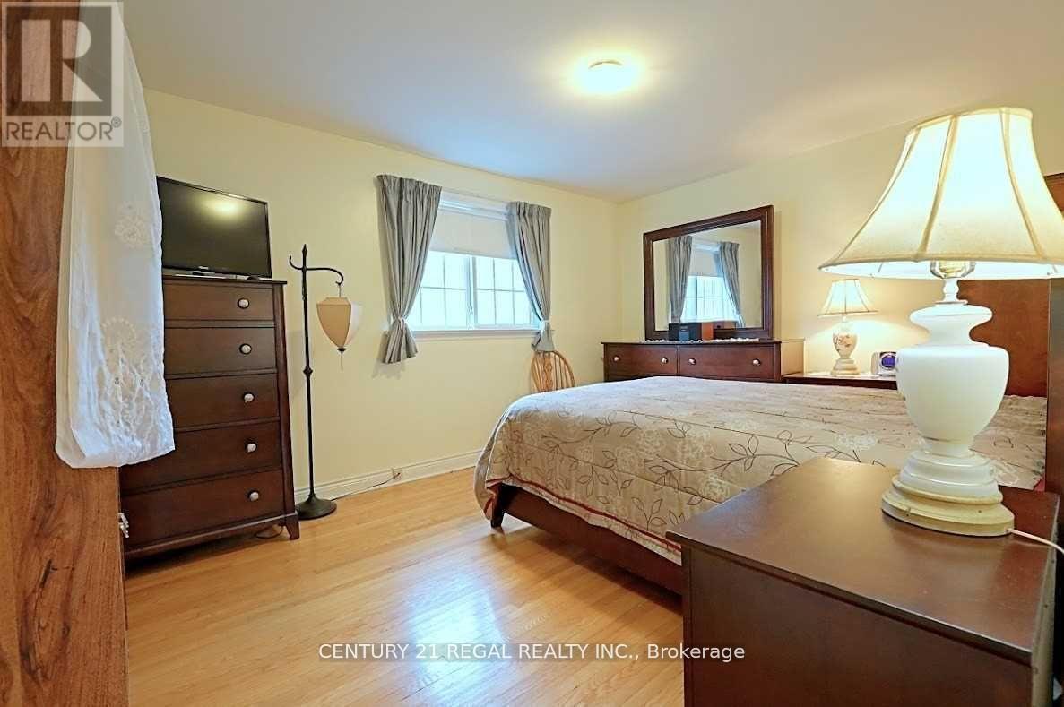 9 Guiness Avenue, Toronto (west Humber-clairville), Ontario