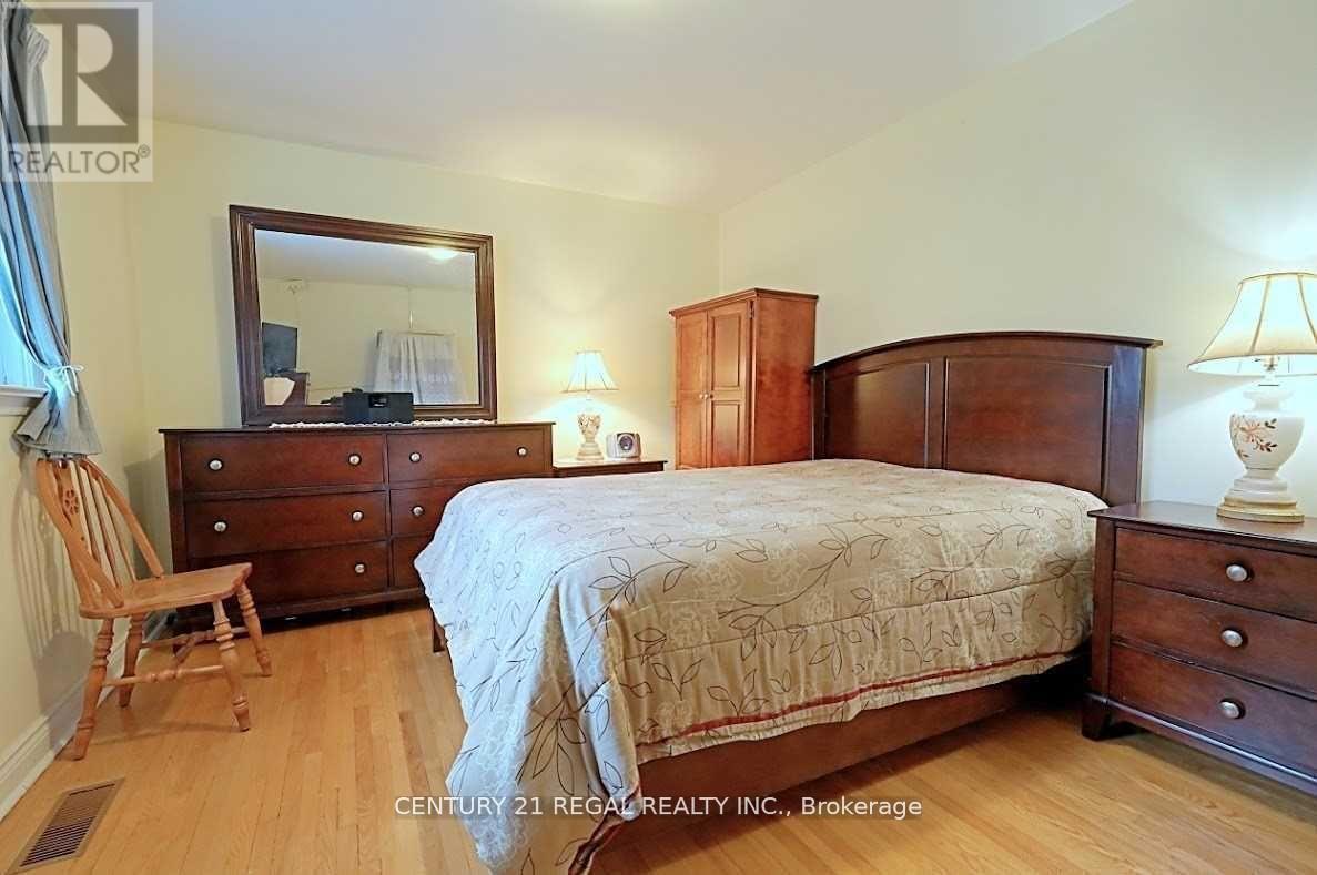 9 Guiness Avenue, Toronto (west Humber-clairville), Ontario