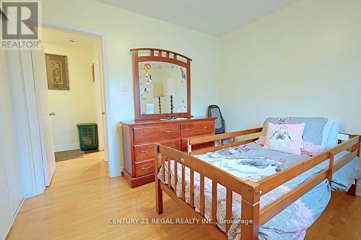 9 Guiness Avenue, Toronto (west Humber-clairville), Ontario
