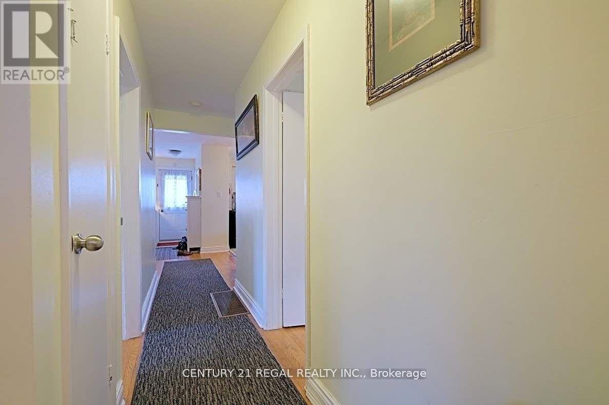9 Guiness Avenue, Toronto (west Humber-clairville), Ontario