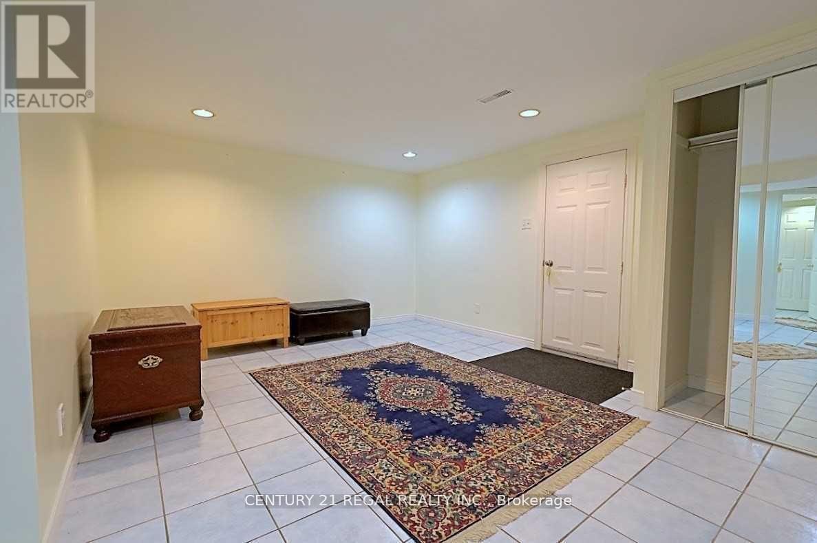 9 Guiness Avenue, Toronto (west Humber-clairville), Ontario