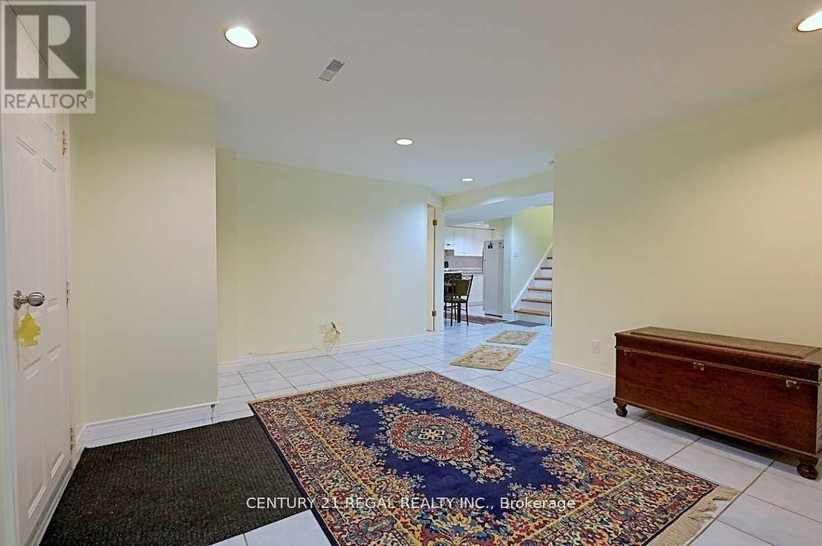 9 Guiness Avenue, Toronto (west Humber-clairville), Ontario