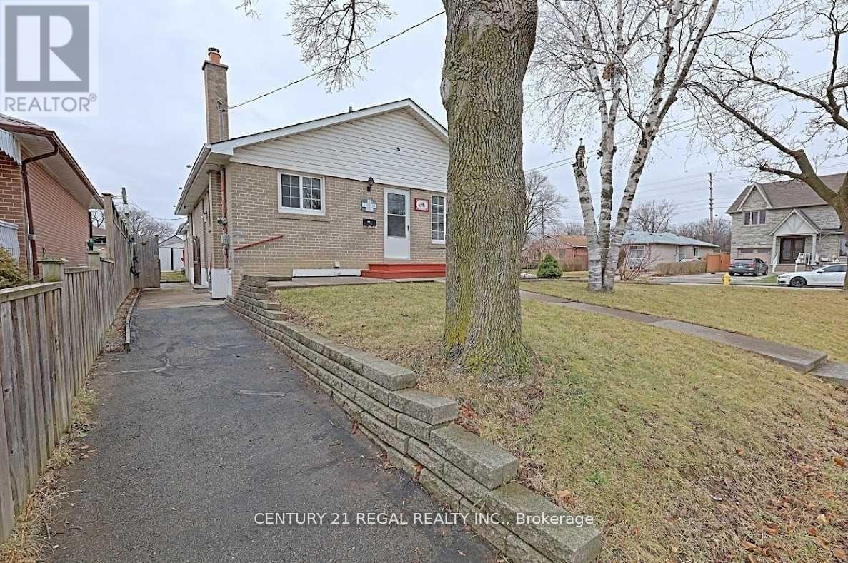 9 Guiness Avenue, Toronto (west Humber-clairville), Ontario