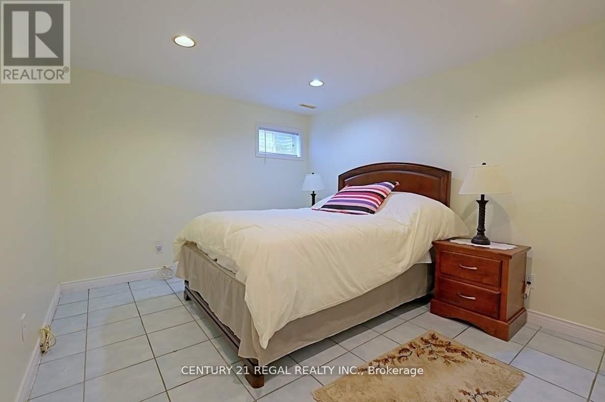 9 Guiness Avenue, Toronto (west Humber-clairville), Ontario