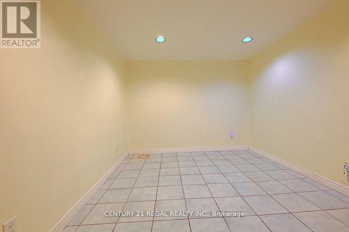 9 Guiness Avenue, Toronto (west Humber-clairville), Ontario