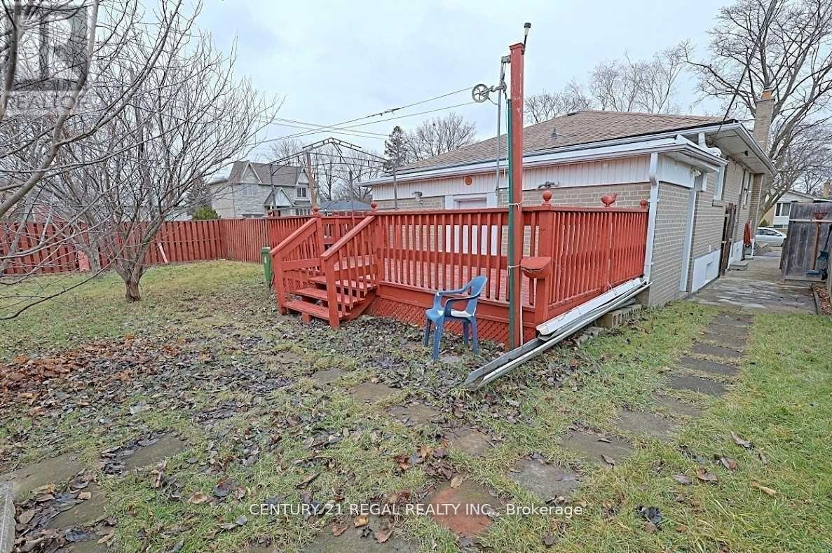 9 Guiness Avenue, Toronto (west Humber-clairville), Ontario