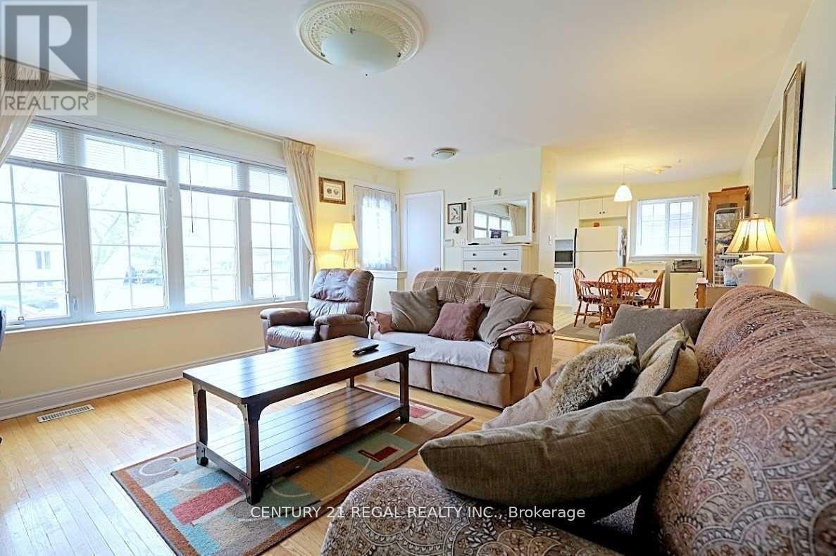 9 Guiness Avenue, Toronto (west Humber-clairville), Ontario