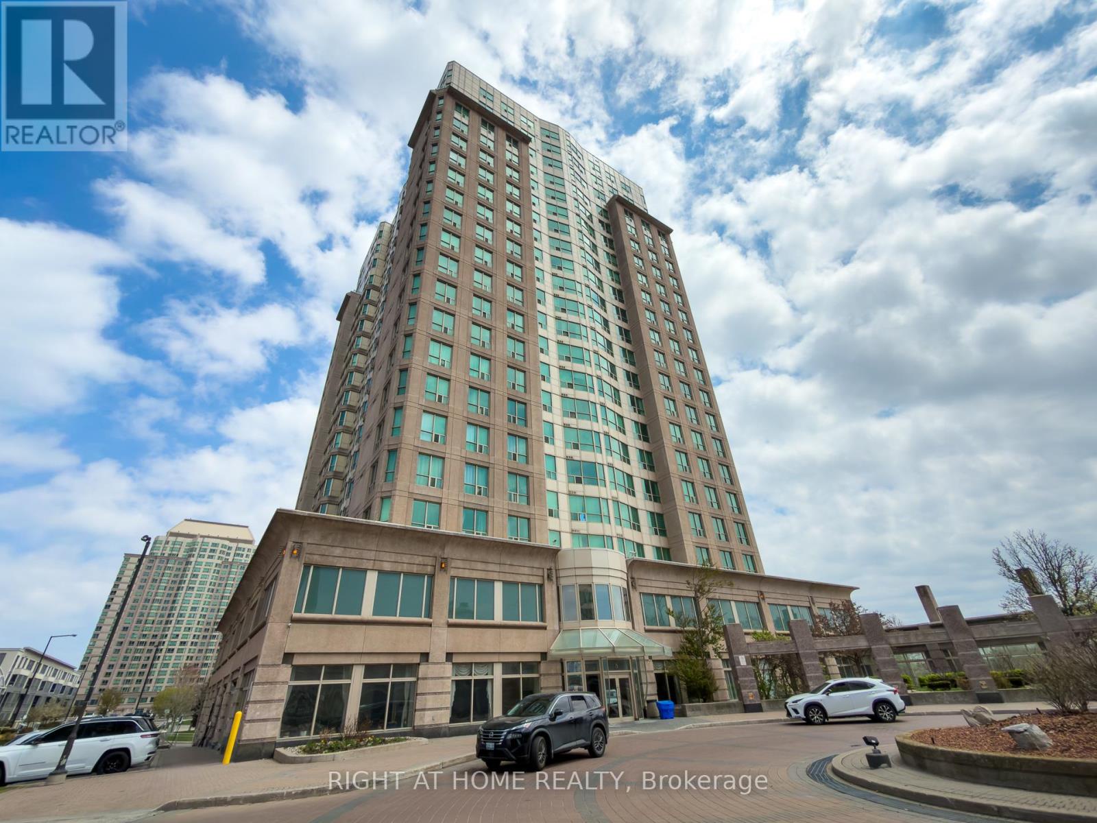 1008 - 8 Lee Centre Drive, Toronto (woburn), Ontario