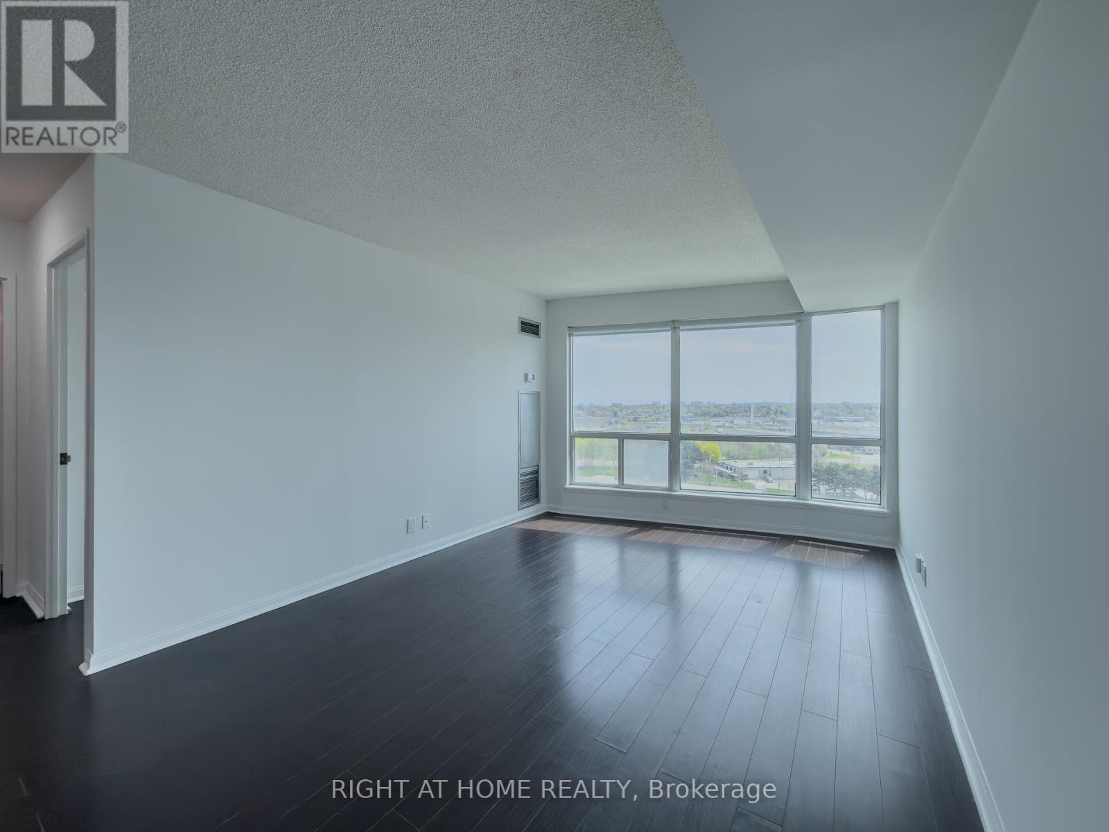 1008 - 8 Lee Centre Drive, Toronto (woburn), Ontario