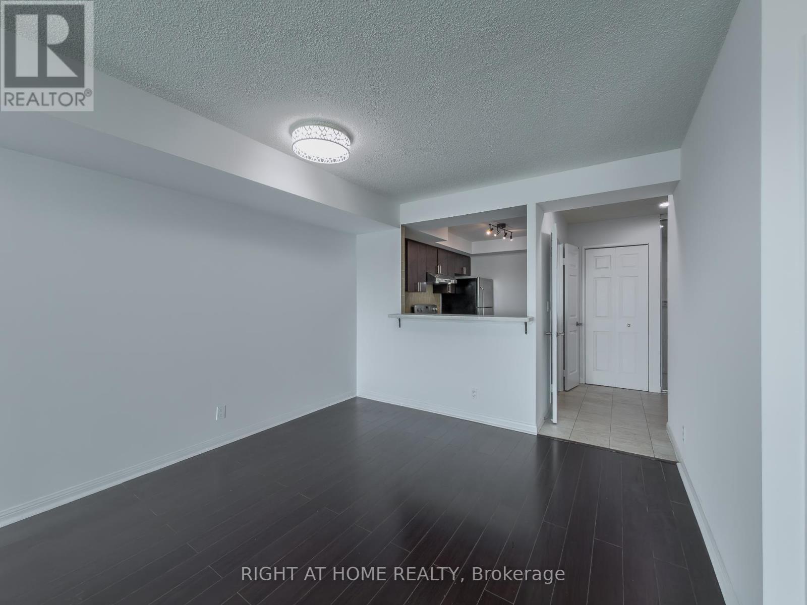 1008 - 8 Lee Centre Drive, Toronto (woburn), Ontario