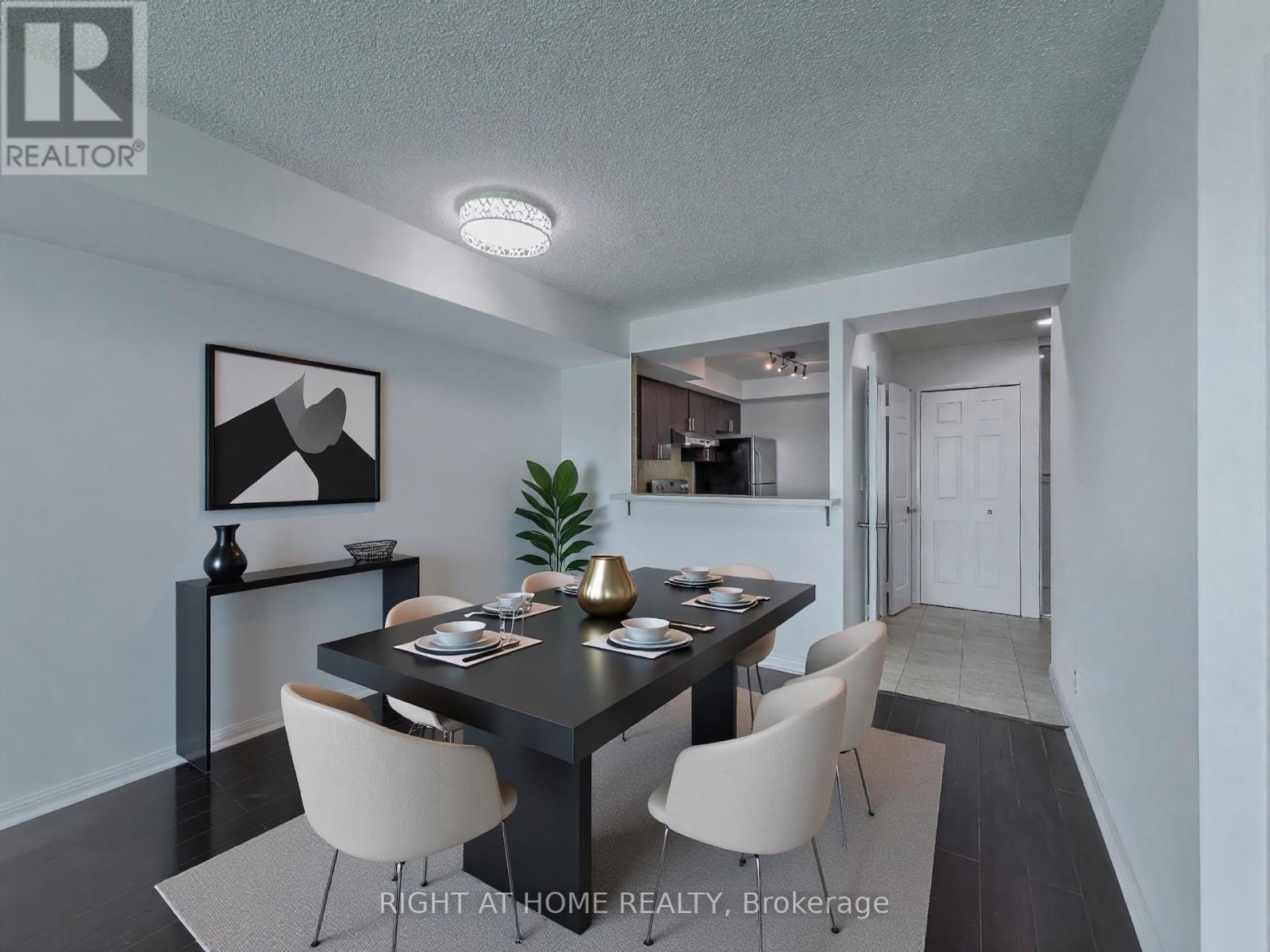 1008 - 8 Lee Centre Drive, Toronto (woburn), Ontario