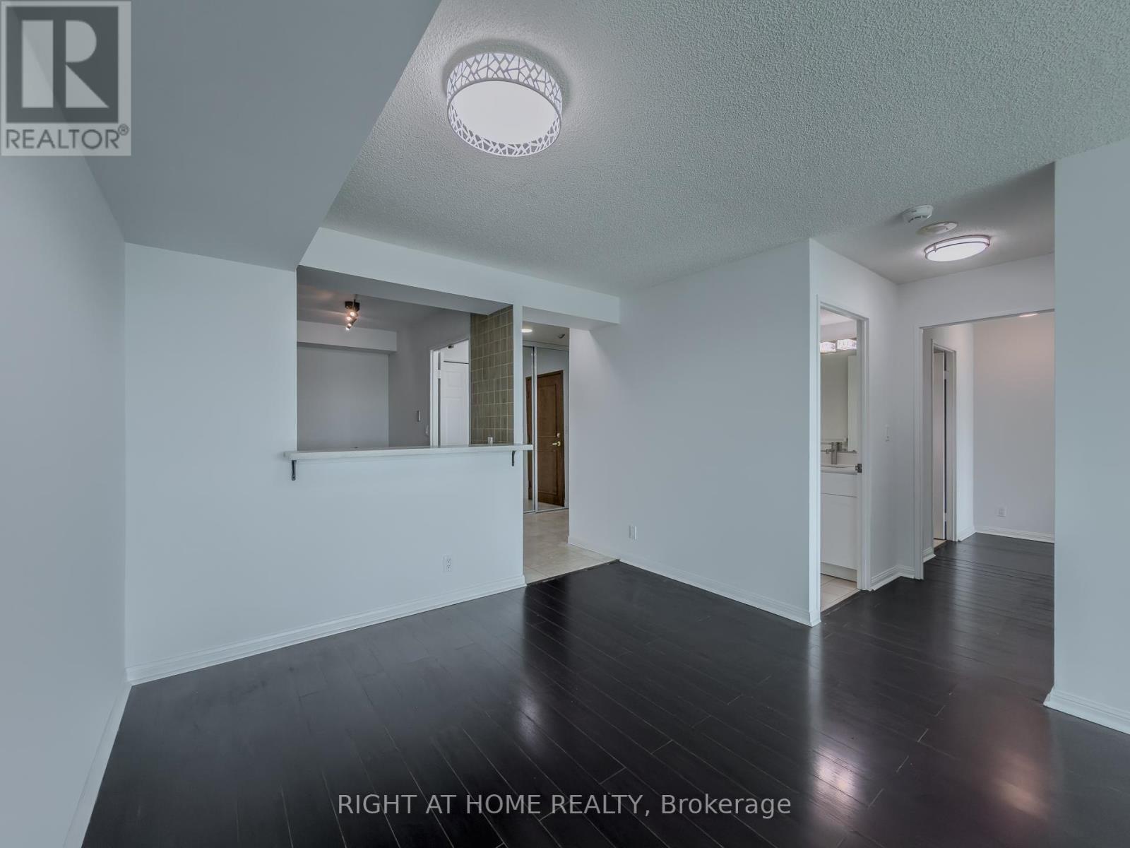 1008 - 8 Lee Centre Drive, Toronto (woburn), Ontario