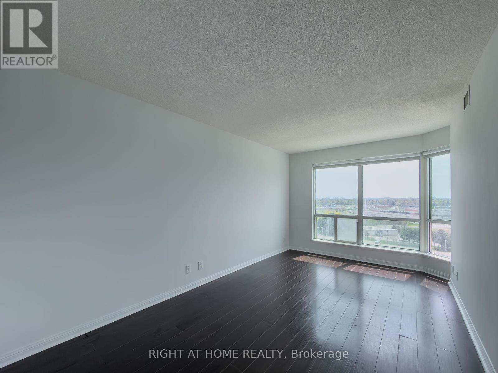 1008 - 8 Lee Centre Drive, Toronto (woburn), Ontario