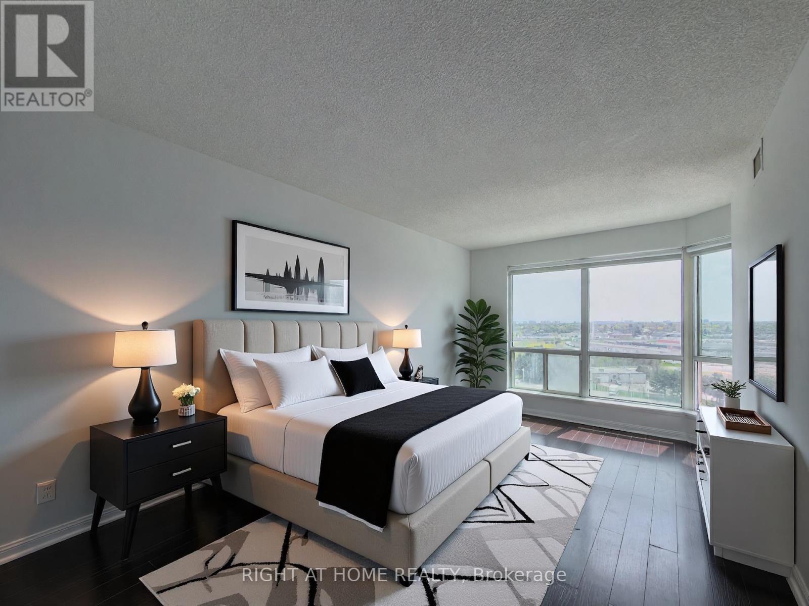 1008 - 8 Lee Centre Drive, Toronto (woburn), Ontario