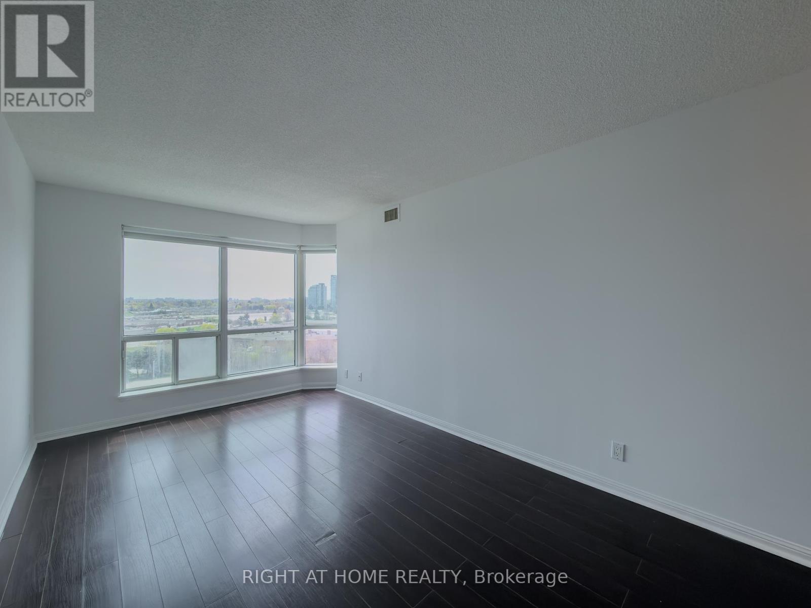 1008 - 8 Lee Centre Drive, Toronto (woburn), Ontario