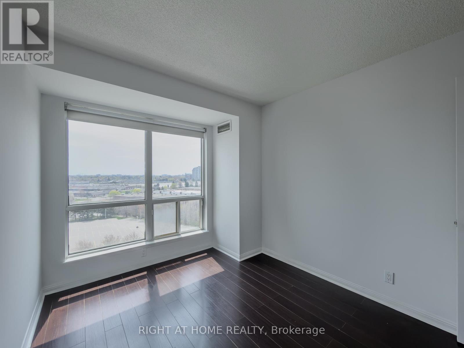 1008 - 8 Lee Centre Drive, Toronto (woburn), Ontario