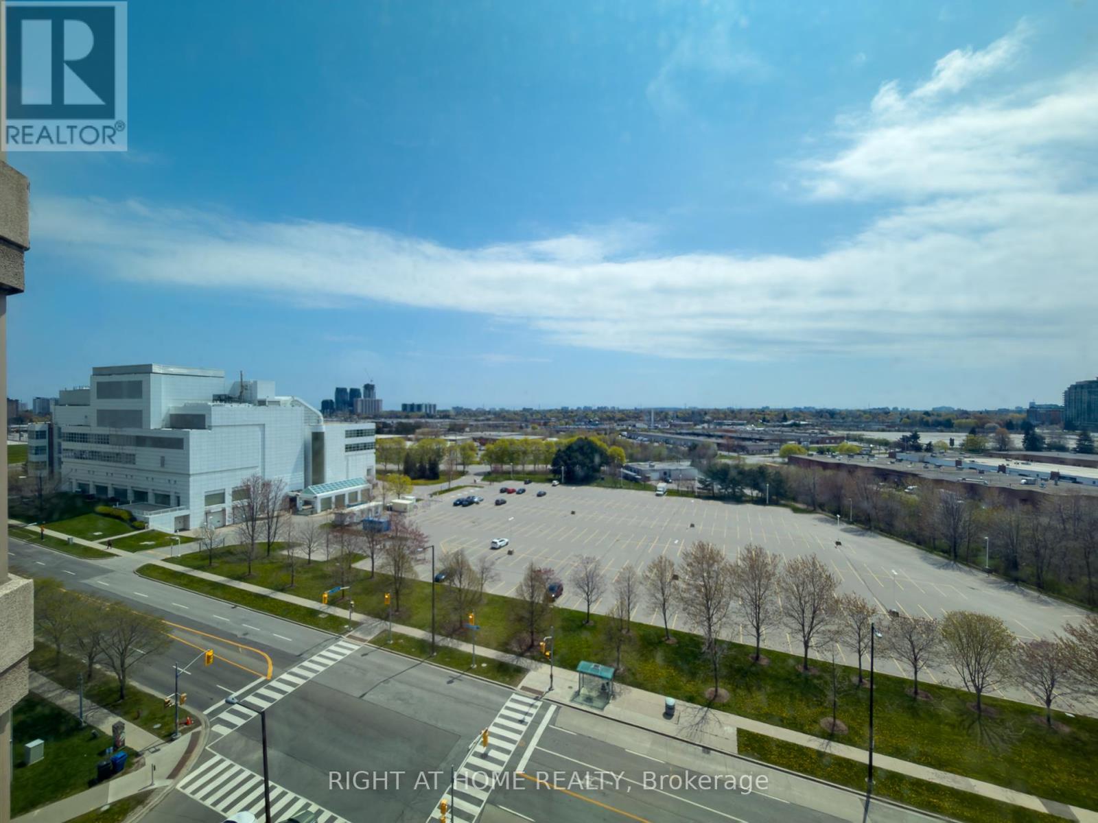 1008 - 8 Lee Centre Drive, Toronto (woburn), Ontario