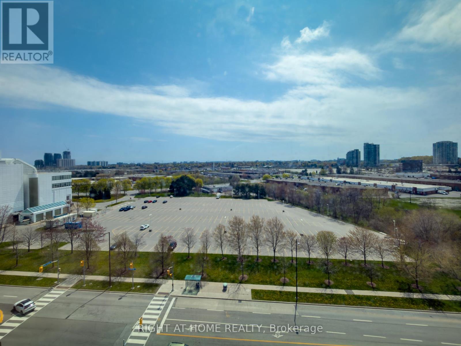 1008 - 8 Lee Centre Drive, Toronto (woburn), Ontario