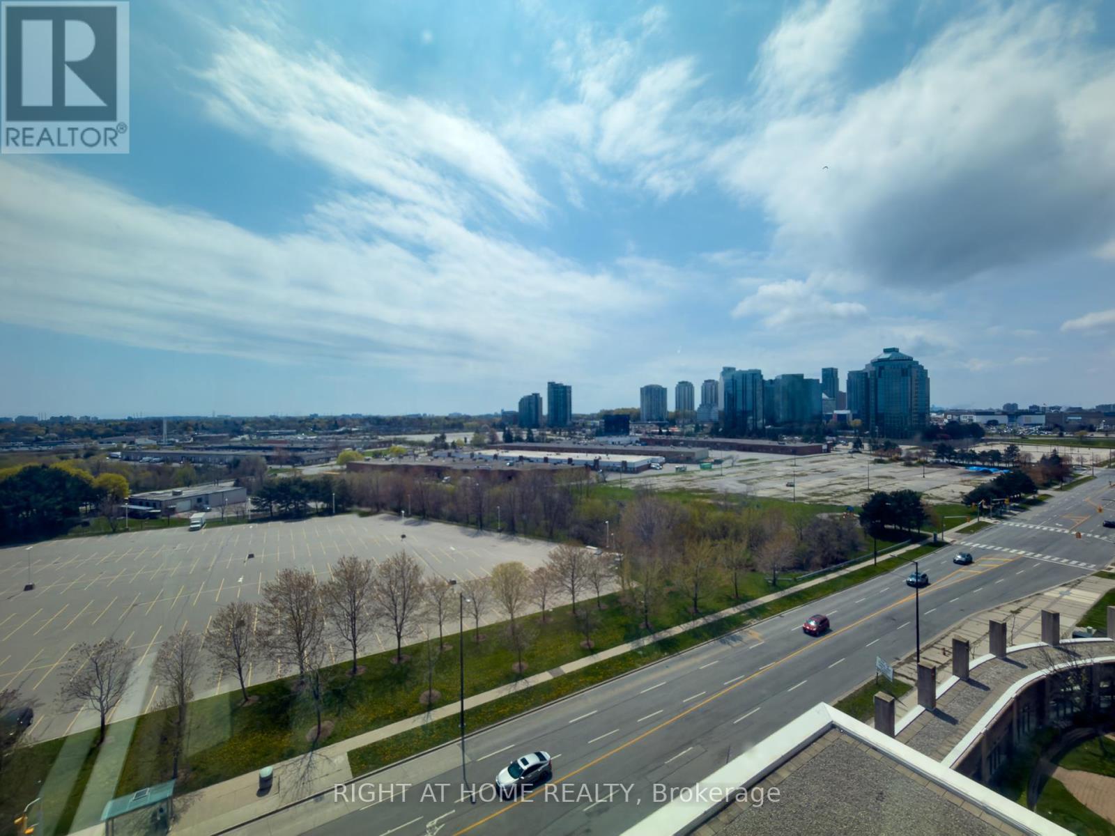 1008 - 8 Lee Centre Drive, Toronto (woburn), Ontario