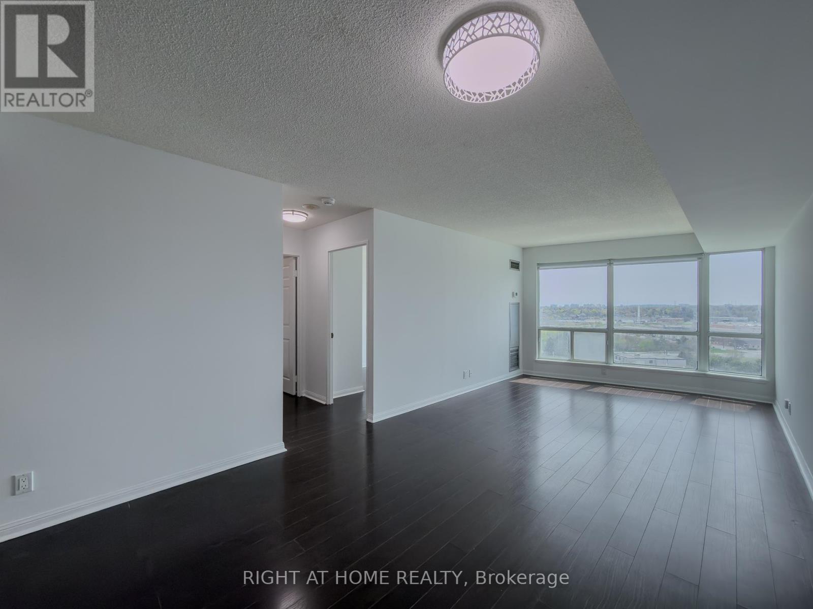 1008 - 8 Lee Centre Drive, Toronto (woburn), Ontario