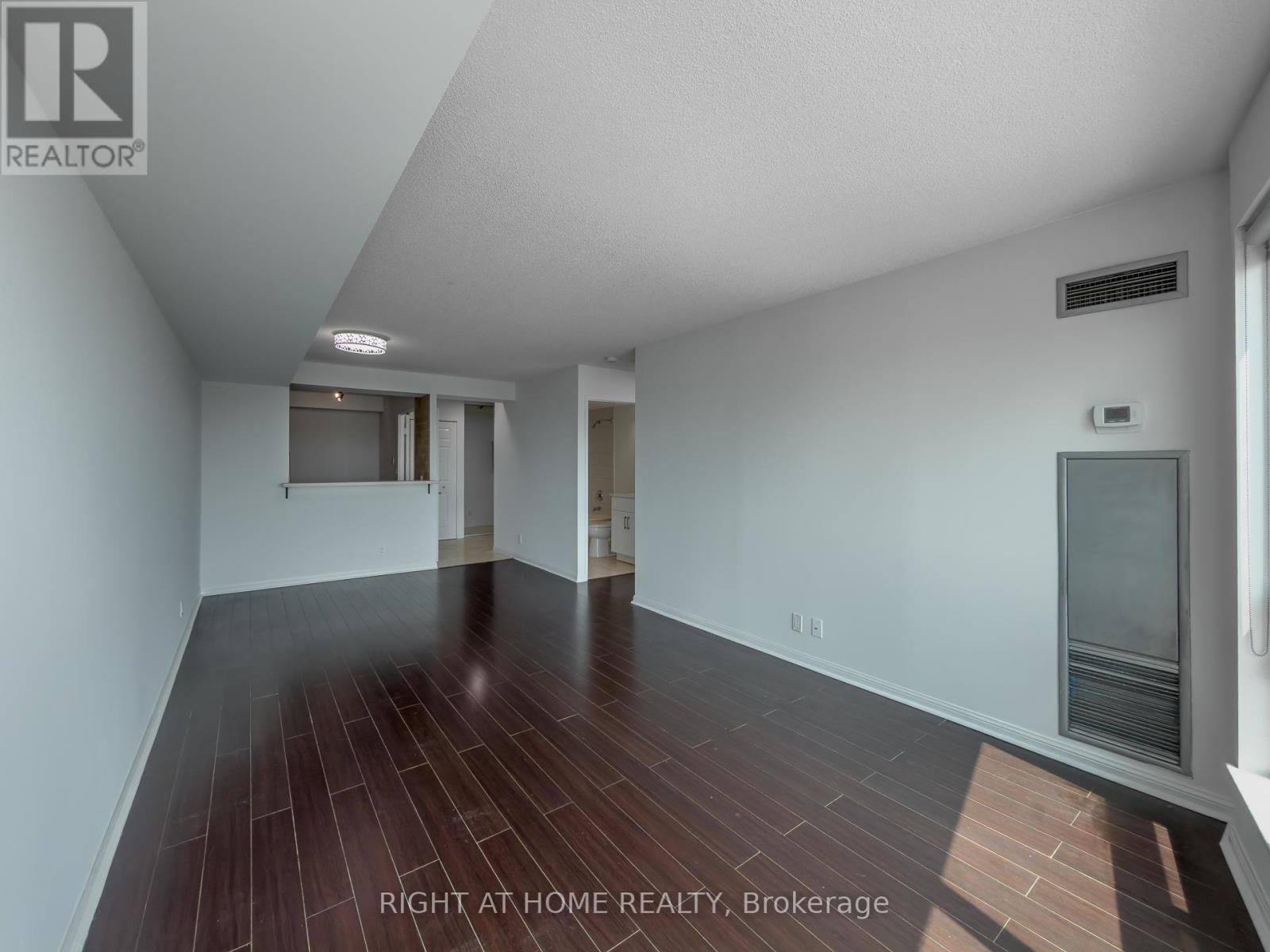 1008 - 8 Lee Centre Drive, Toronto (woburn), Ontario