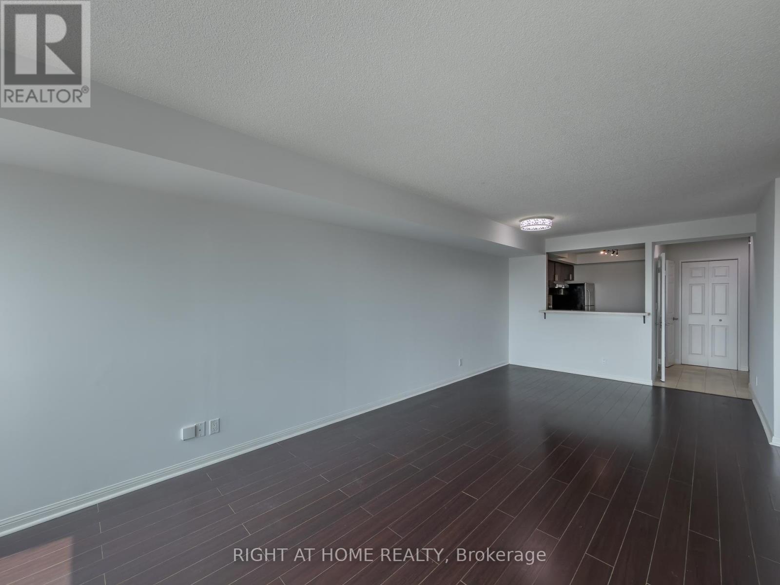 1008 - 8 Lee Centre Drive, Toronto (woburn), Ontario