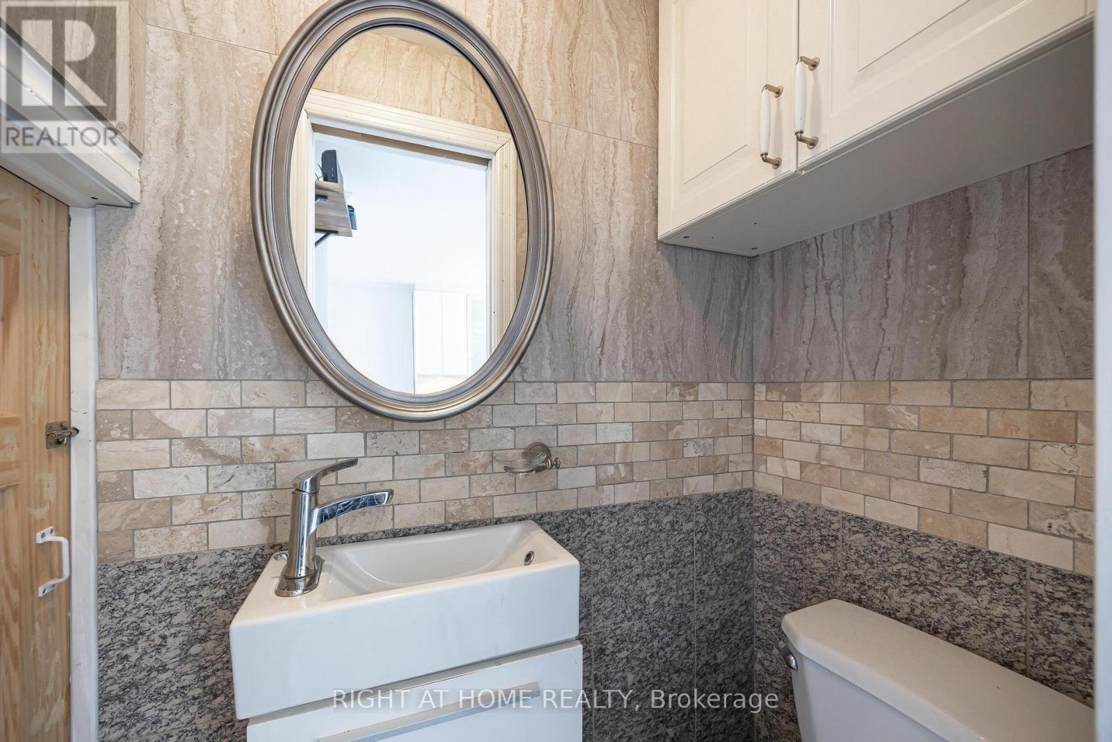 35 Dayton Avenue, Toronto (stonegate-queensway), Ontario