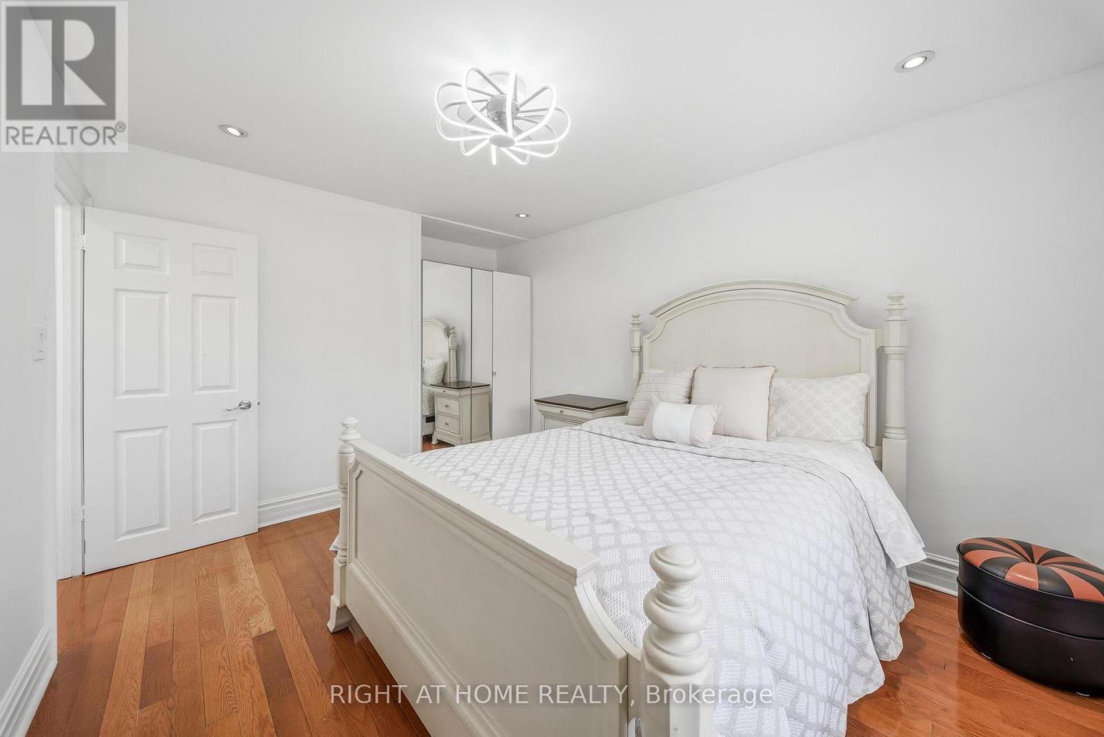 35 Dayton Avenue, Toronto (stonegate-queensway), Ontario