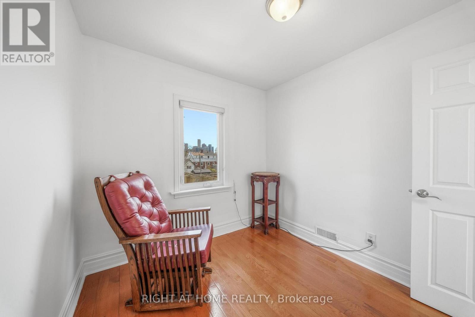 35 Dayton Avenue, Toronto (stonegate-queensway), Ontario