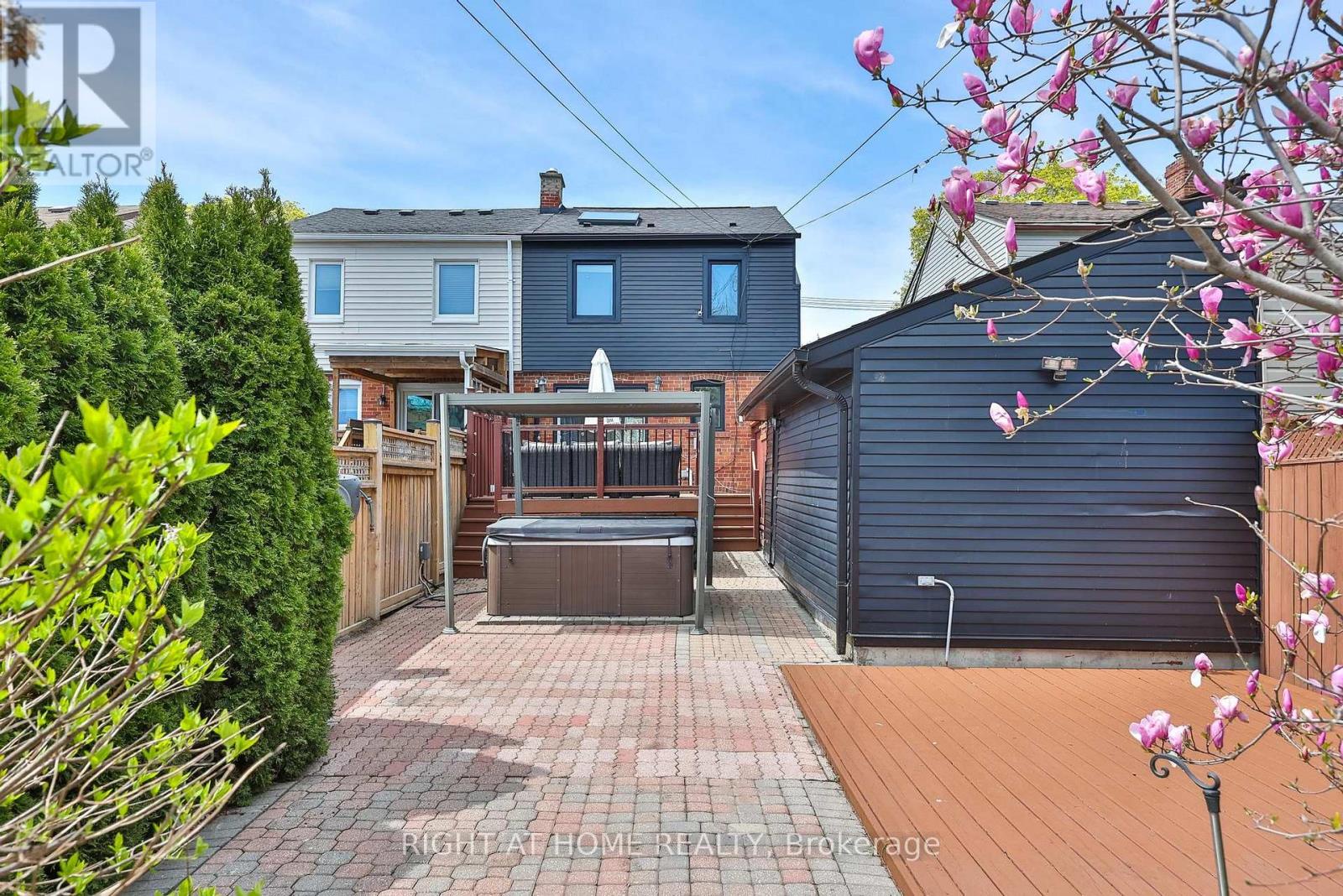 35 Dayton Avenue, Toronto (stonegate-queensway), Ontario