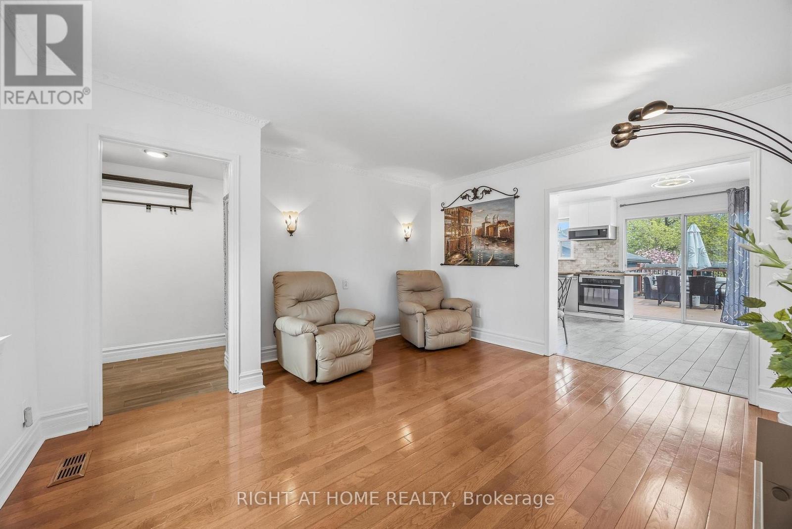 35 Dayton Avenue, Toronto (stonegate-queensway), Ontario