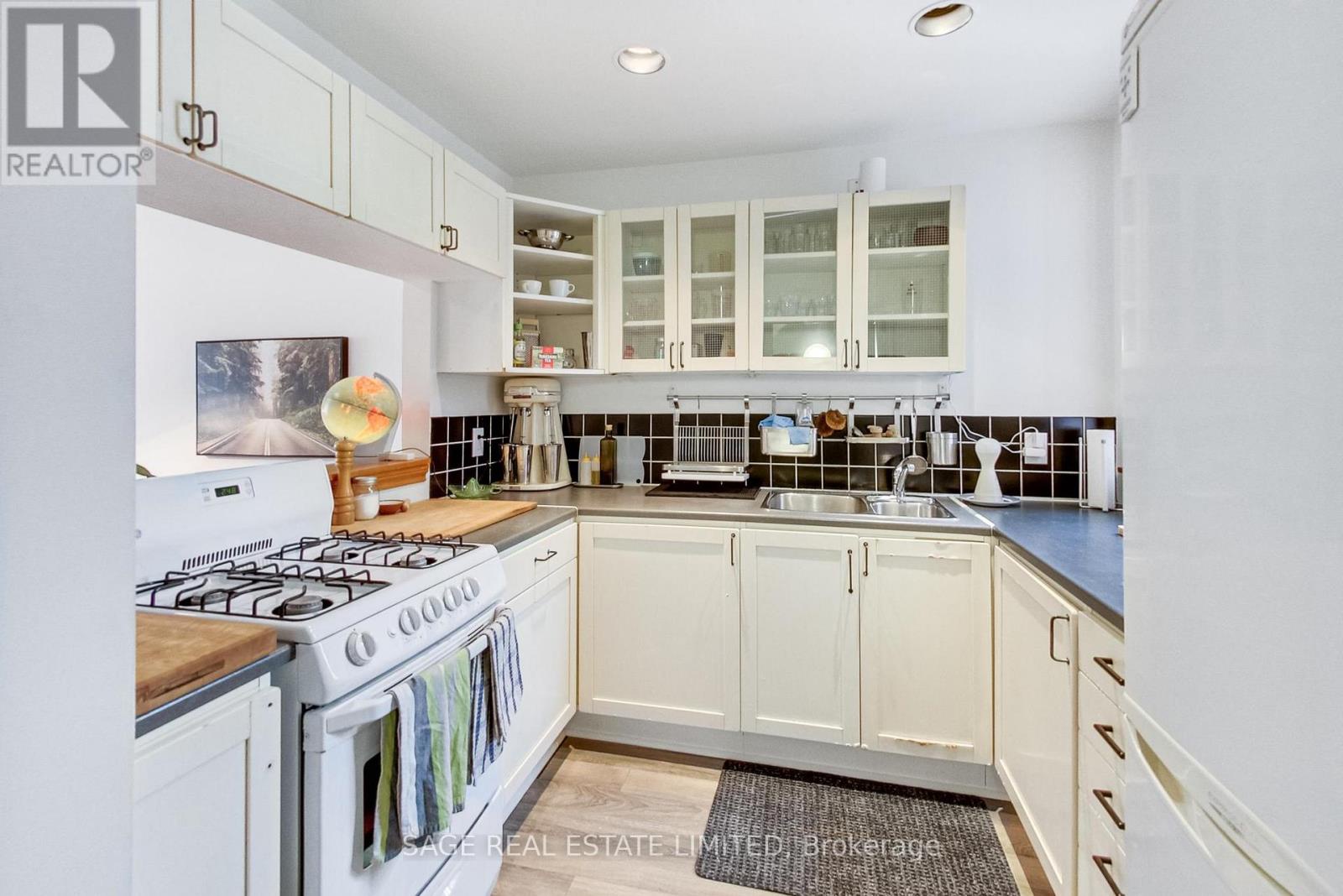 31 Emerson Avenue, Toronto (dovercourt-wallace Emerson-junction), Ontario