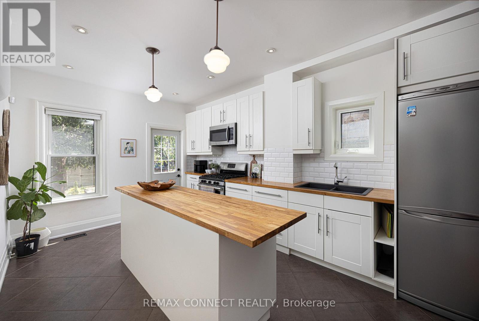 29 Howard Park Avenue, Toronto (roncesvalles), Ontario
