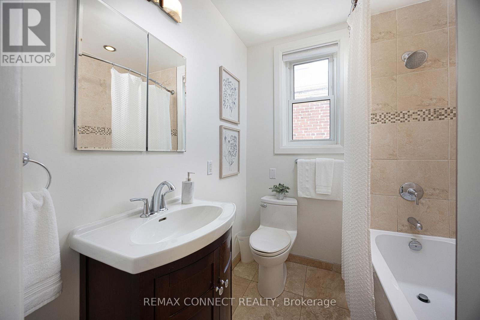 29 Howard Park Avenue, Toronto (roncesvalles), Ontario