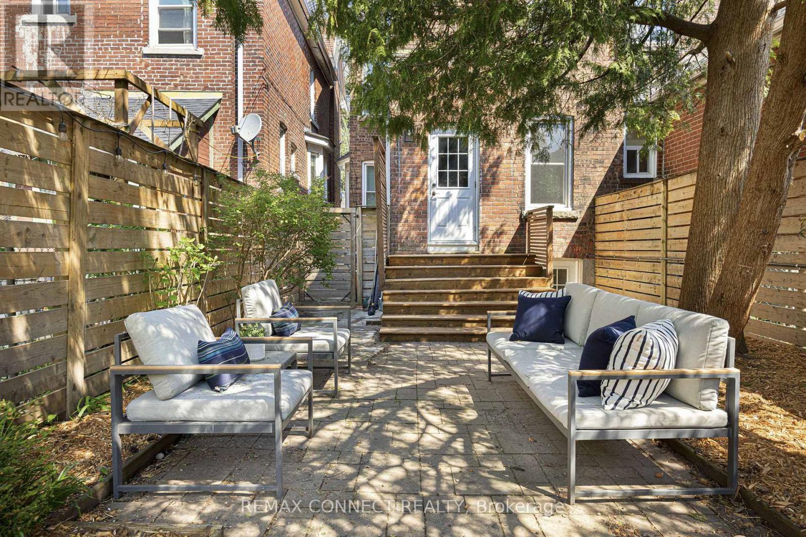 29 Howard Park Avenue, Toronto (roncesvalles), Ontario