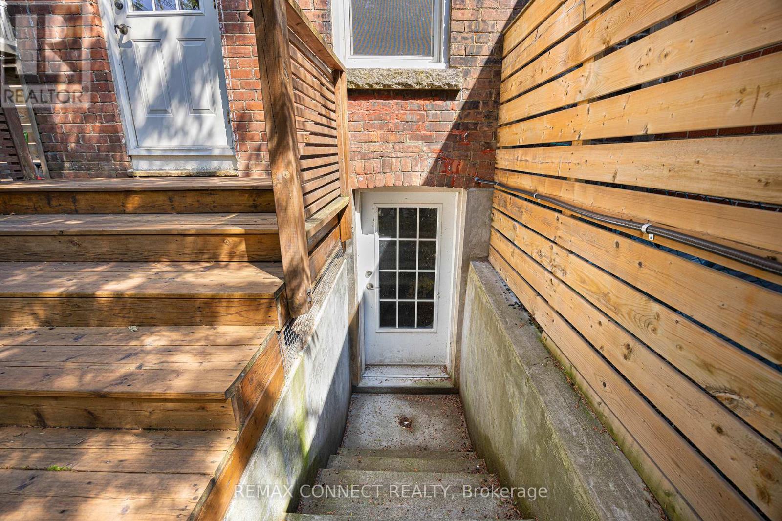 29 Howard Park Avenue, Toronto (roncesvalles), Ontario