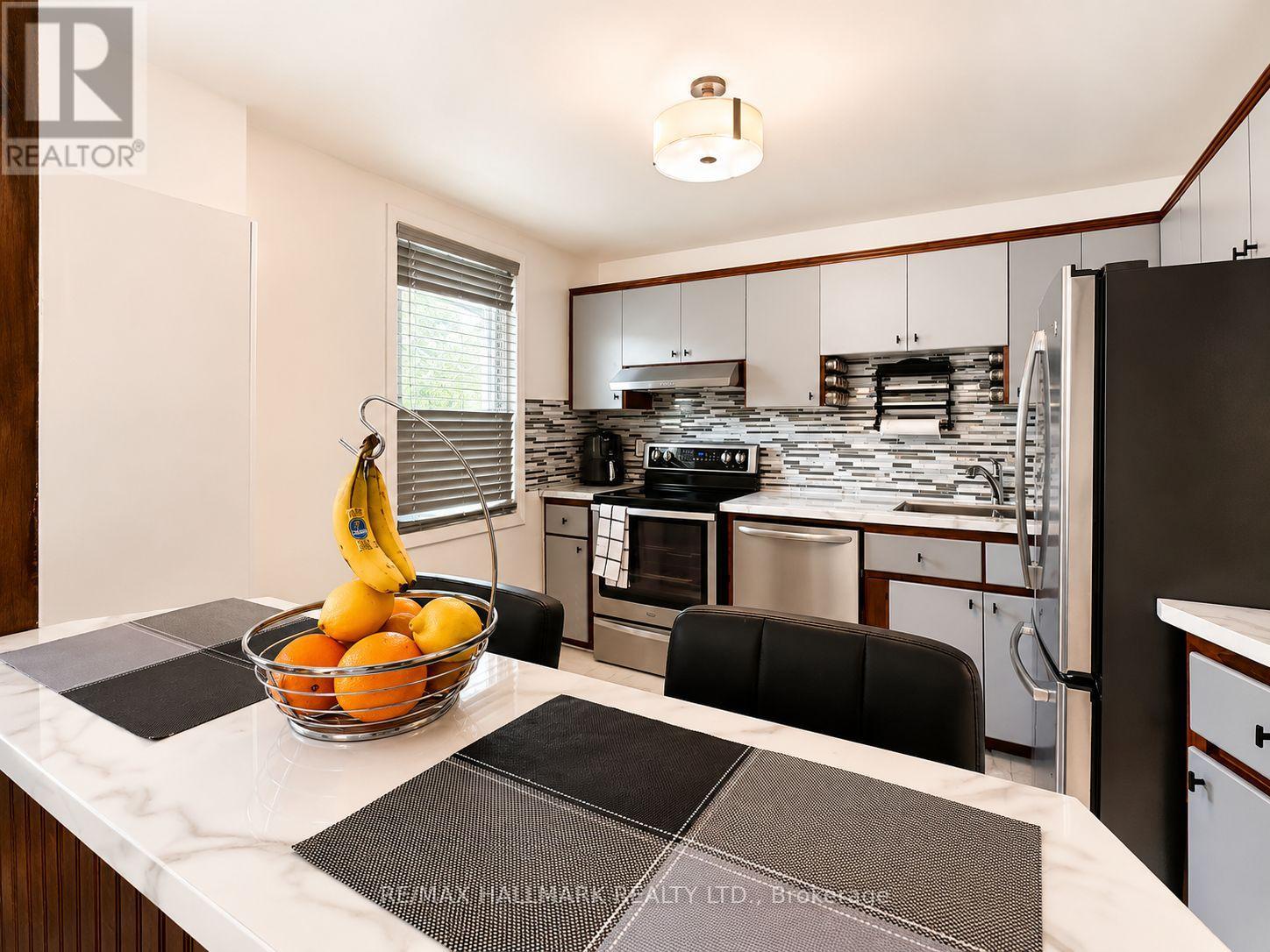 100 Ascot Avenue, Toronto (corso Italia-davenport), Ontario