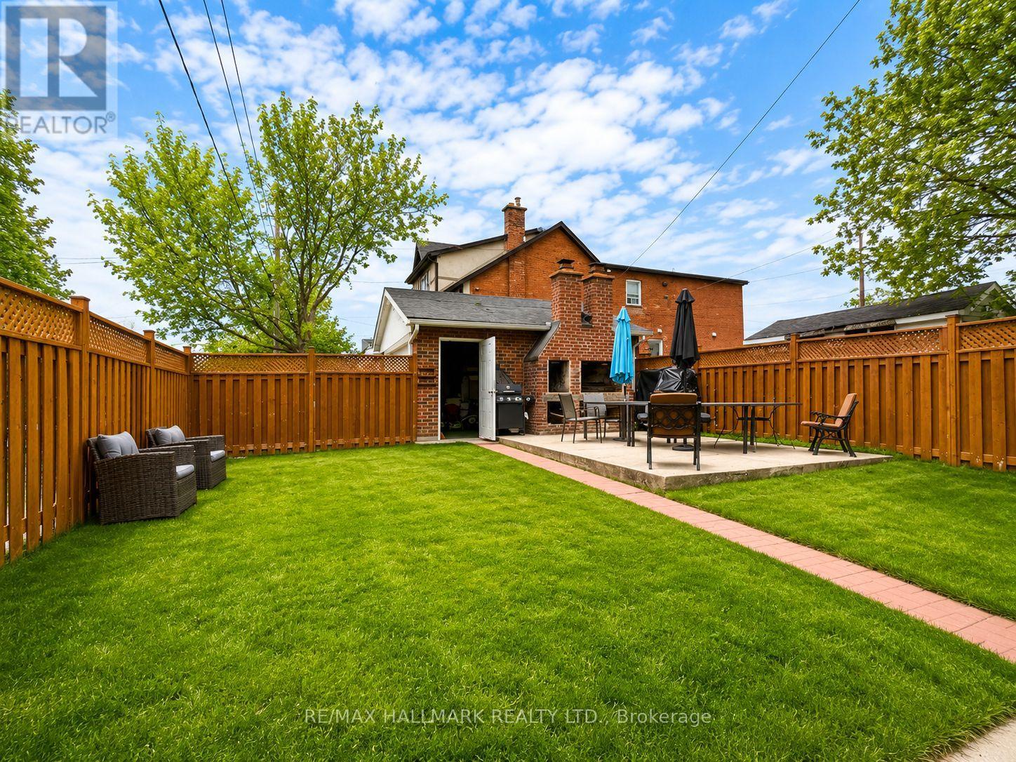 100 Ascot Avenue, Toronto (corso Italia-davenport), Ontario