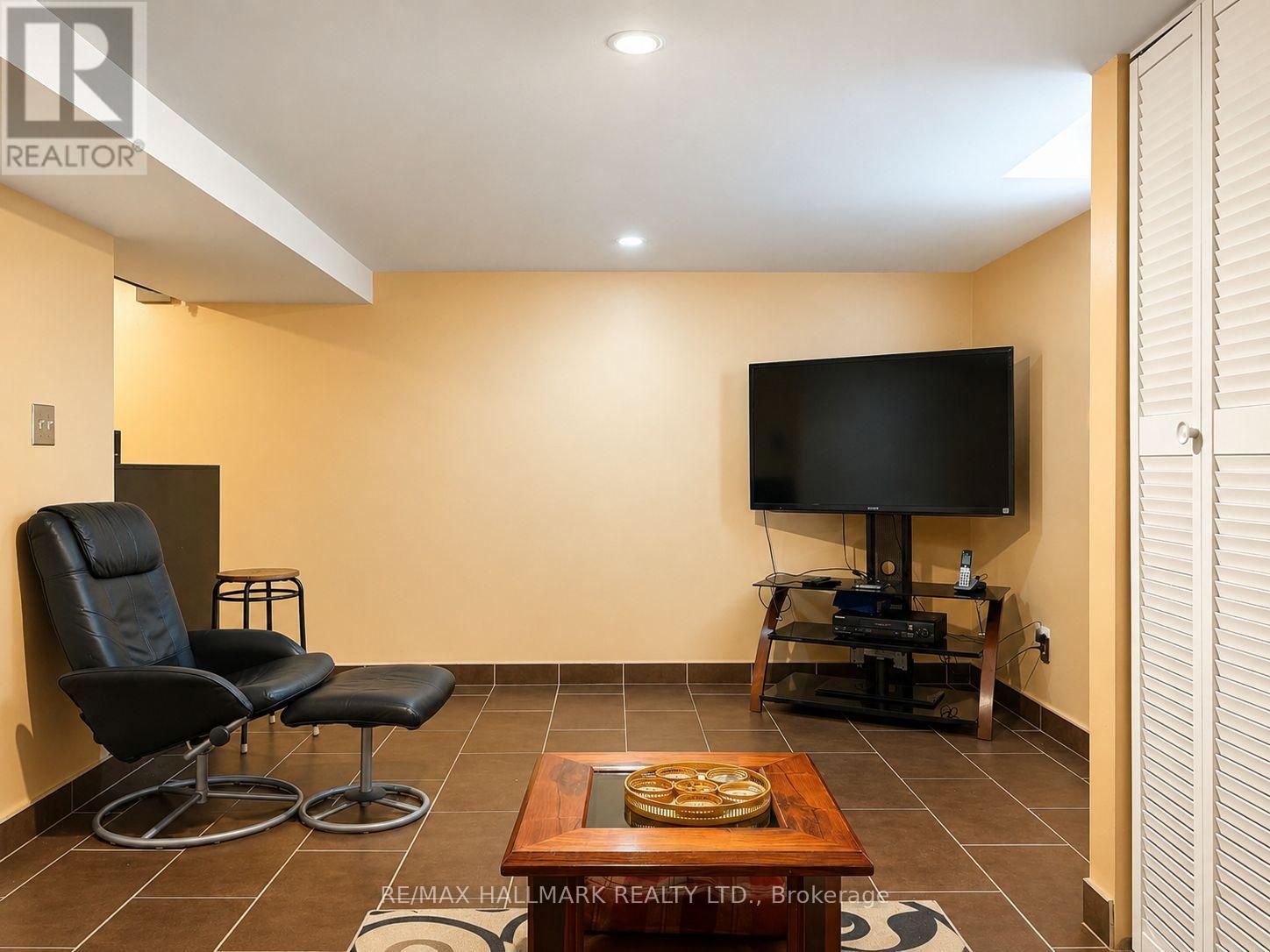 100 Ascot Avenue, Toronto (corso Italia-davenport), Ontario